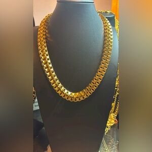 Avon Gold Chain Link Necklace